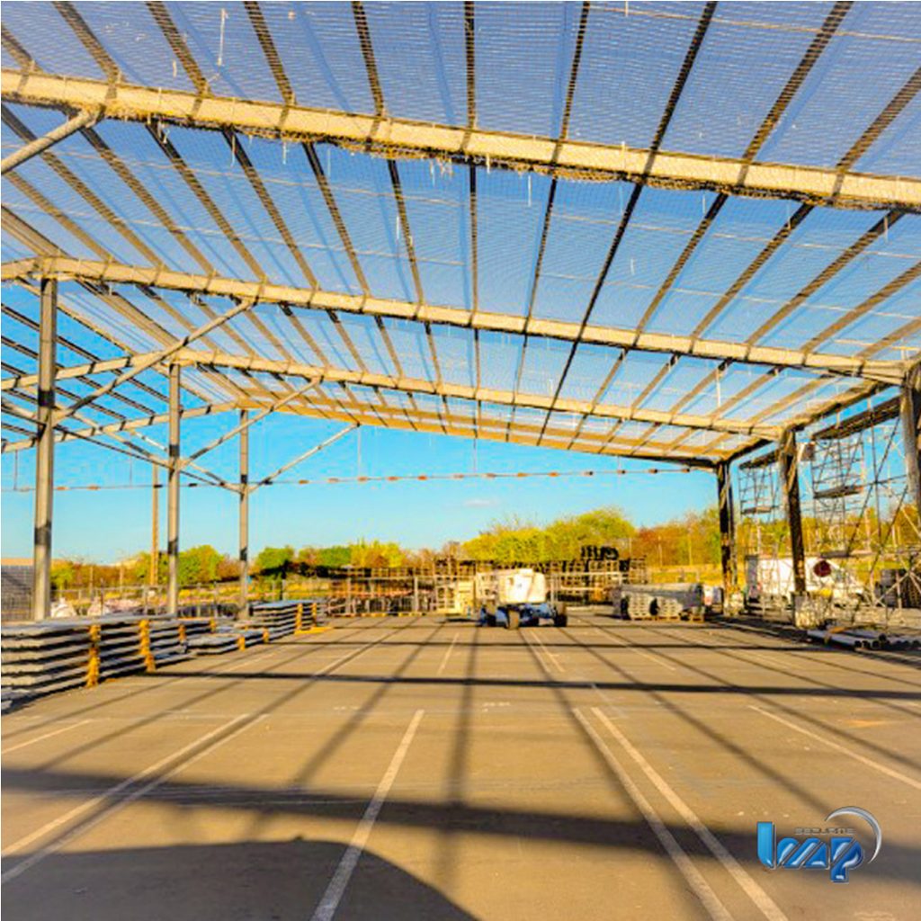 Pose de filets de sécurité sur construction neuve ossature métallique